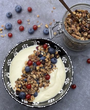 Gezond Eten: Blauwe Bes met Homemade Granola Smoothiebowl